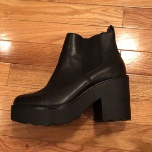 Steve Madden black booties size 9